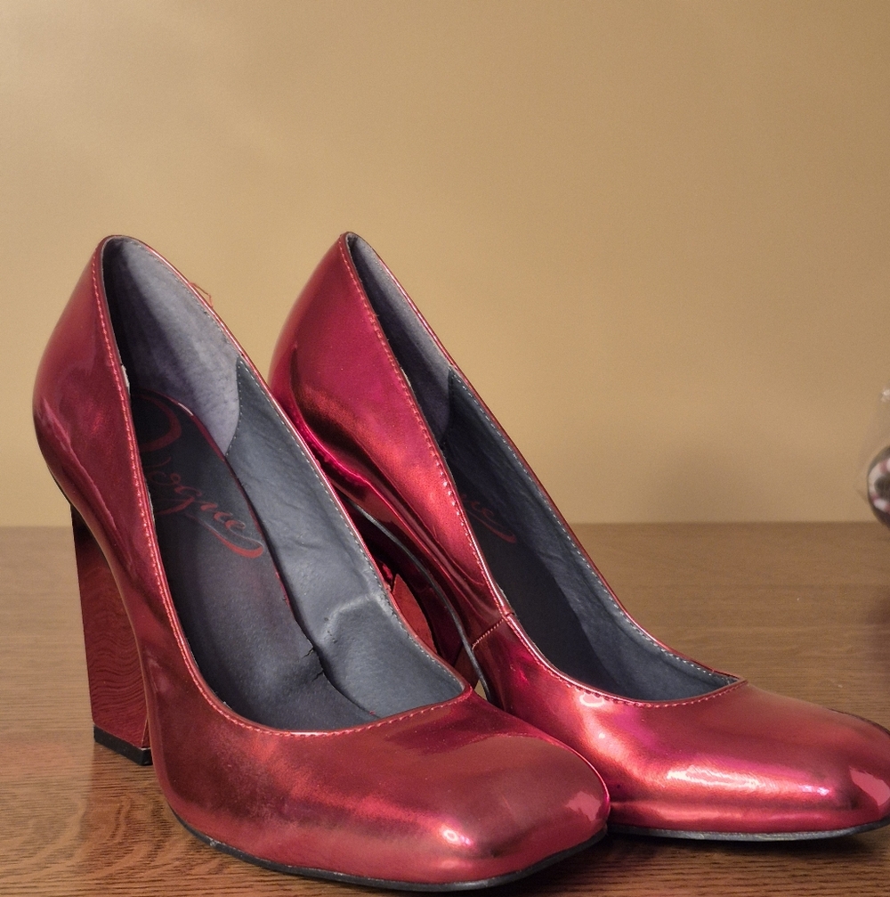 Vogue Women's Metallic Red High Heels